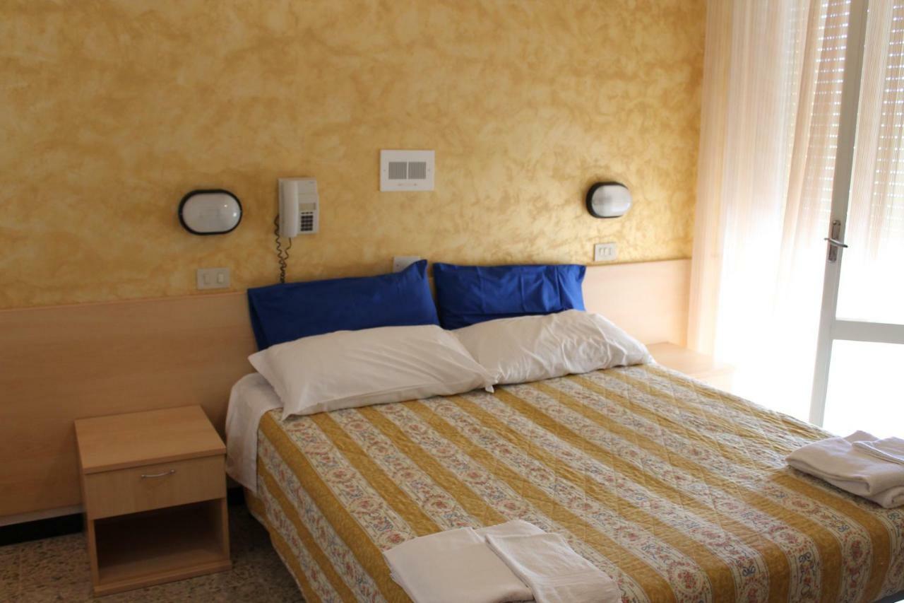 Hotel Loretta Rimini Exterior foto